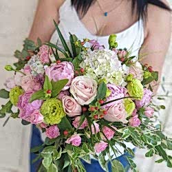 Pembe Şakayık ve Güller Düşler Buketi